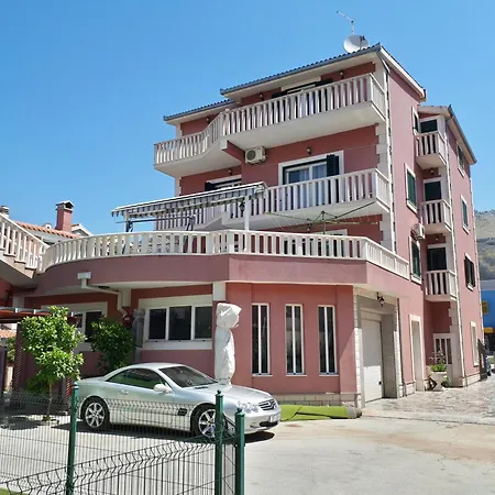 Apartment Croaussie In Split