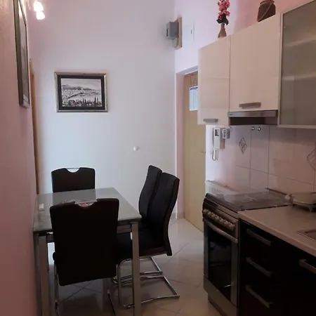 Apartment Croaussie In Split